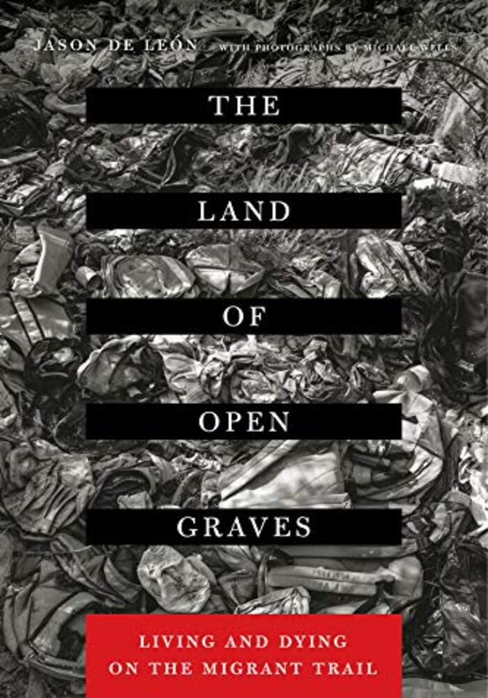 The Land of Open Graves: Living and Dying on the Migrant Trail (Volume 36)